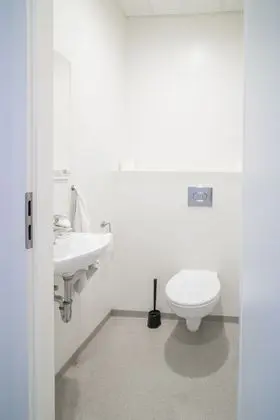Üç Kişilik Oda, Ortak Banyo