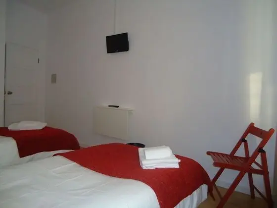 İki Ayrı Yataklı Oda, Ortak Banyo