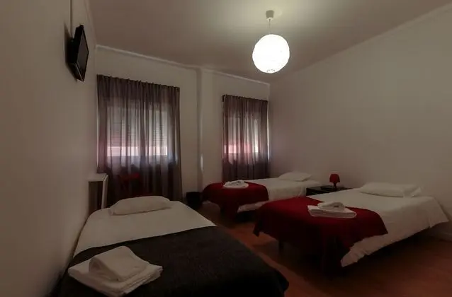 İki Ayrı Yataklı Oda, Ortak Banyo