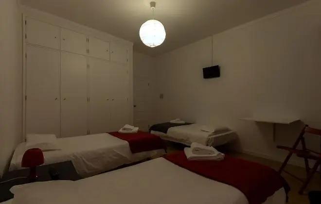 İki Ayrı Yataklı Oda, Ortak Banyo