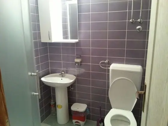 İki Ayrı Yataklı Oda, Ortak Banyo