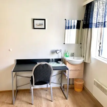 İki Ayrı Yataklı Oda, Ortak Banyo