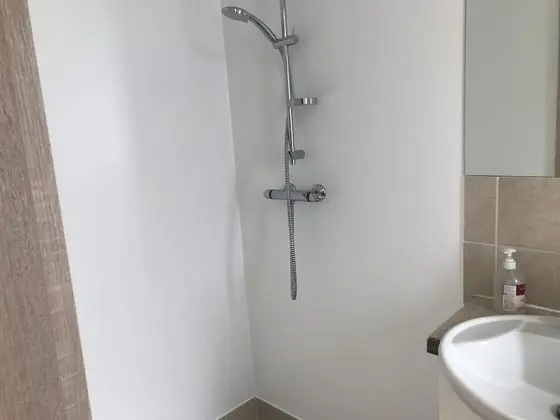 Tek Büyük Yataklı Oda, Ortak Banyo
