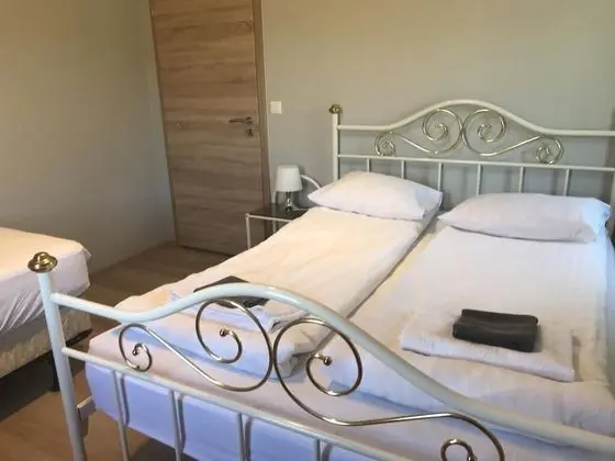 Üç Kişilik Oda, Ortak Banyo