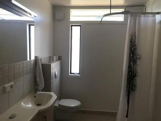 Üç Kişilik Oda, Ortak Banyo