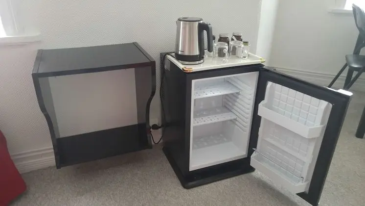 Tek Büyük Yataklı Oda, Ortak Banyo (Large)