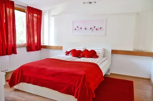 Romantic Tek Büyük Yataklı Oda, 1 Büyük (Queen) Boy Yatak, Ortak Banyo