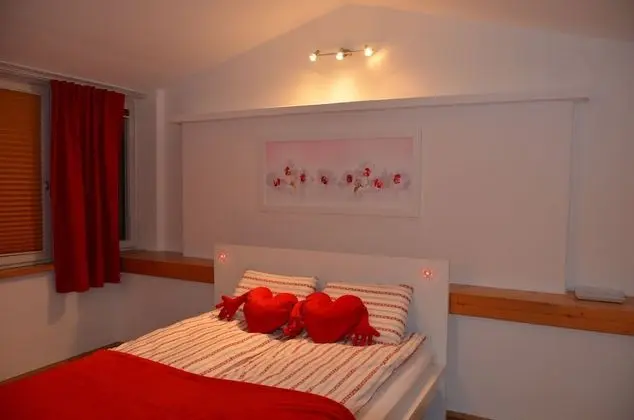 Romantic Tek Büyük Yataklı Oda, 1 Büyük (Queen) Boy Yatak, Ortak Banyo