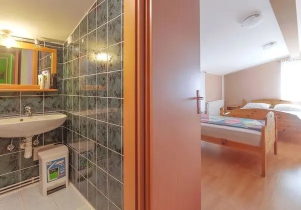 Tek Büyük Yataklı Oda (Double Room with Private Bathroom)