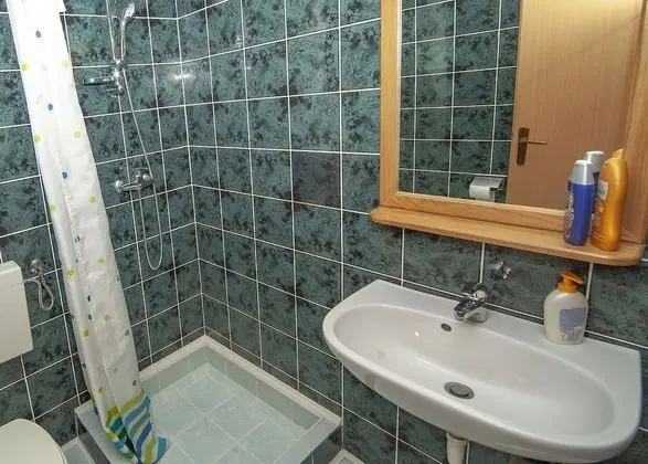 Tek Büyük Yataklı Oda (Double Room with Private Bathroom)