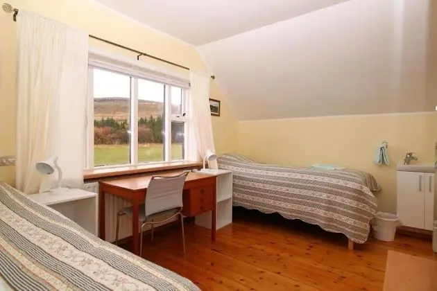 Tek Büyük veya İki Ayrı Yataklı Oda, Ortak Banyo