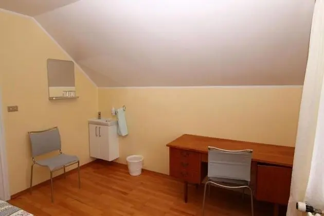 Tek Büyük veya İki Ayrı Yataklı Oda, Ortak Banyo