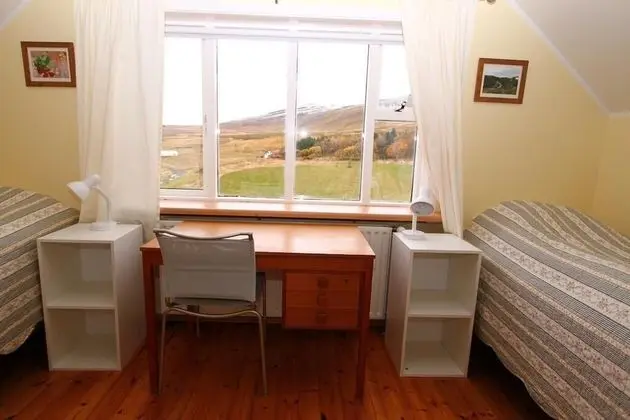 Tek Büyük veya İki Ayrı Yataklı Oda, Ortak Banyo