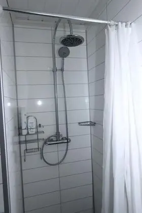 Tek Büyük veya İki Ayrı Yataklı Oda, Ortak Banyo