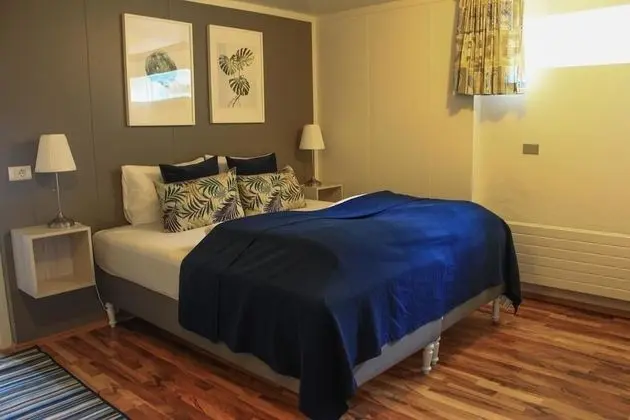 Dört Kişilik Oda, Ortak Banyo