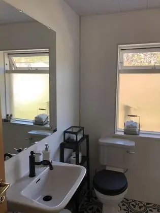 Dört Kişilik Oda, Ortak Banyo