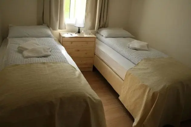 İki Ayrı Yataklı Oda, Ortak Banyo