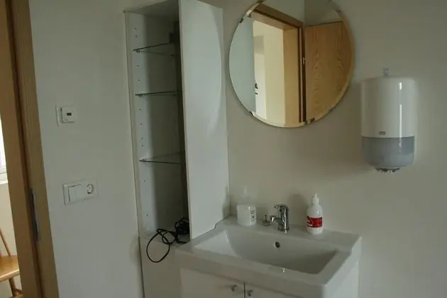 İki Ayrı Yataklı Oda, Ortak Banyo