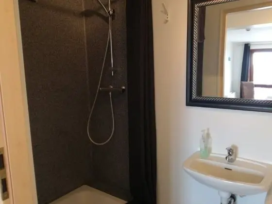 Tek Büyük veya İki Ayrı Yataklı Oda, Özel Banyo