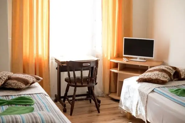 İki Ayrı Yataklı Oda, Ortak Banyo (4)