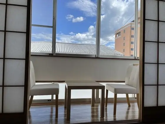 Üç Kişilik Oda, Ortak Banyo