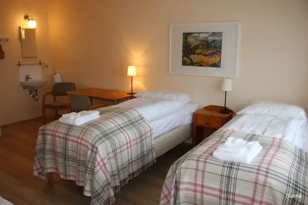 Basic Twin Room with Shared Bathroom
