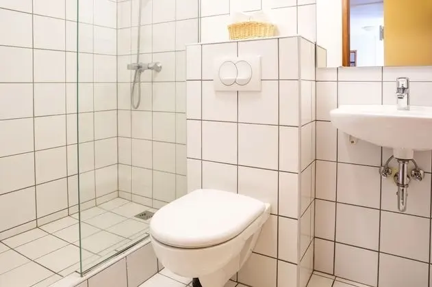 Basic Twin Room with Shared Bathroom