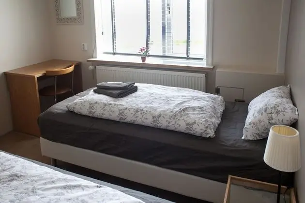 İki Ayrı Yataklı Oda, Ortak Banyo