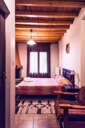 Tek Büyük veya İki Ayrı Yataklı Oda, Şömine