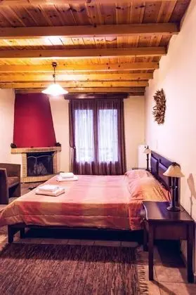 Tek Büyük veya İki Ayrı Yataklı Oda, Şömine