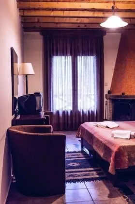 Tek Büyük veya İki Ayrı Yataklı Oda, Şömine