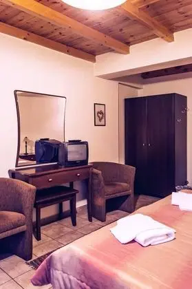 Tek Büyük veya İki Ayrı Yataklı Oda, Şömine