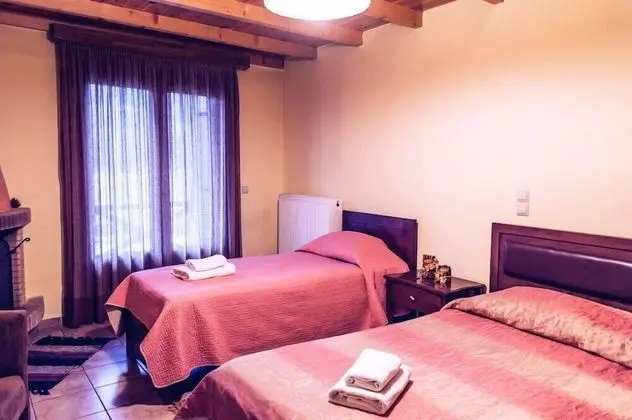 Üç Kişilik Oda, Şömine