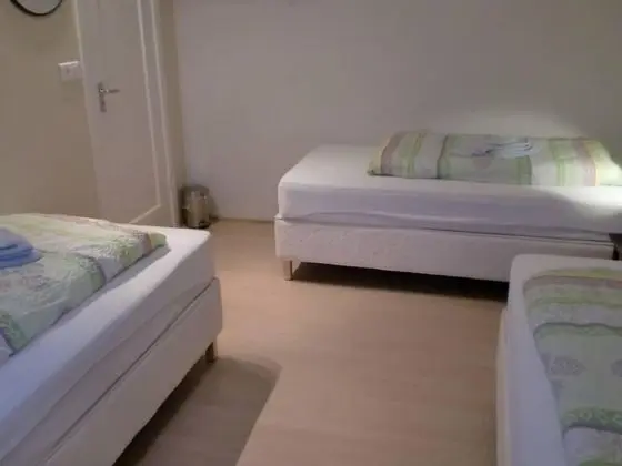 Üç Kişilik Oda, Ortak Banyo