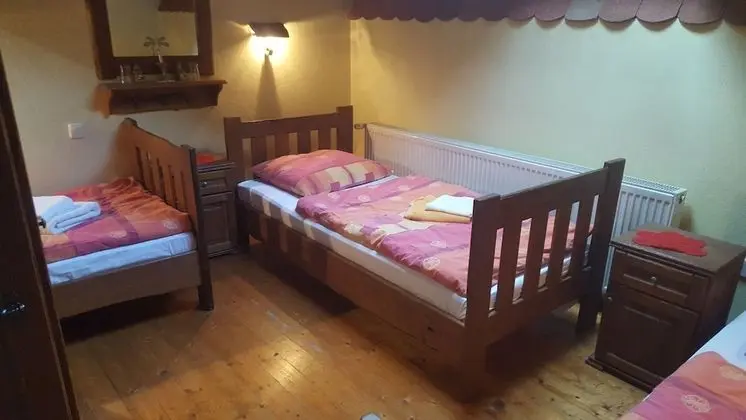 Üç Kişilik Oda, Ortak Banyo (1)
