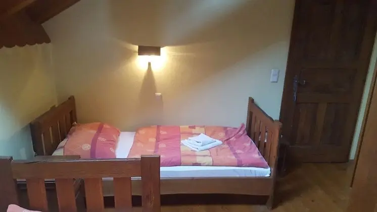 Üç Kişilik Oda, Ortak Banyo (1)