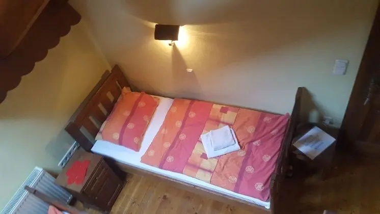 Üç Kişilik Oda, Ortak Banyo (1)