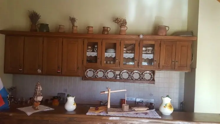 Üç Kişilik Oda, Ortak Banyo (1)
