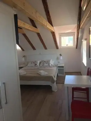 Stüdyo (Studio with City View)