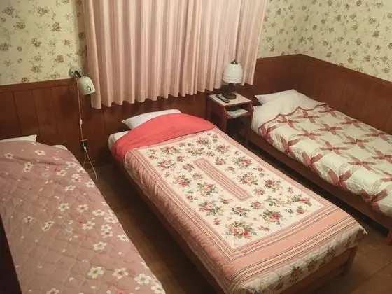 Economy Üç Kişilik Oda, Ortak Banyo