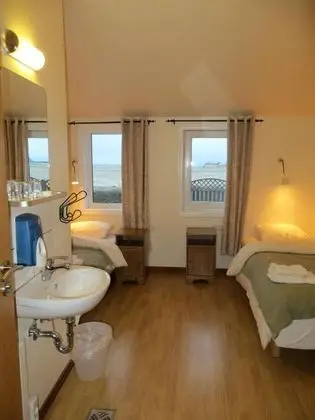 Tek Büyük veya İki Ayrı Yataklı Oda, Ortak Banyo