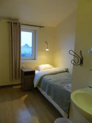Tek Büyük veya İki Ayrı Yataklı Oda, Ortak Banyo