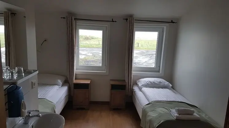 Tek Büyük veya İki Ayrı Yataklı Oda, Ortak Banyo