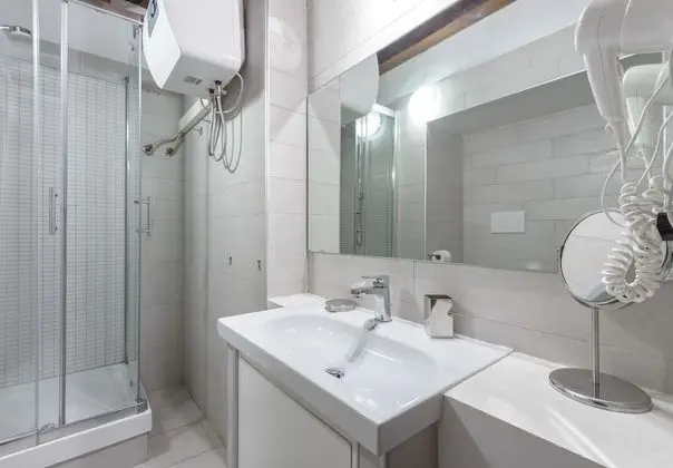 Economy Tek Büyük veya İki Ayrı Yataklı Oda (Biscione)