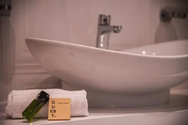 Süit, 1 Büyük (Queen) Boy Yatak ve Çekyat, Ek Bina (Specchi)