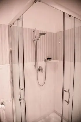 Süit, 1 Büyük (Queen) Boy Yatak ve Çekyat, Ek Bina (Specchi)