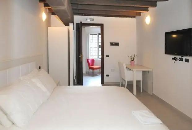 Tek Büyük veya İki Ayrı Yataklı Oda (Biscione)