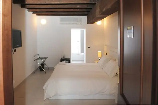 Tek Büyük veya İki Ayrı Yataklı Oda (Biscione)