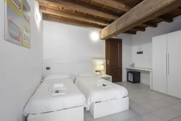 Tek Büyük veya İki Ayrı Yataklı Oda (Biscione)