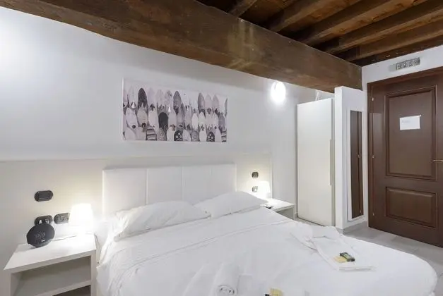 Tek Büyük veya İki Ayrı Yataklı Oda (Biscione)